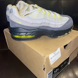 air max 95 NIKE neon yellow accent size 12C toddler NWT gray black white wave